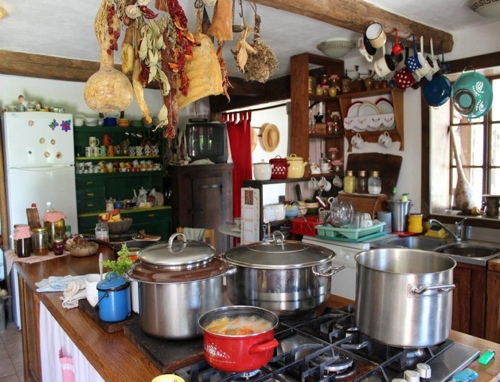 Rural Tourism Family Ravlic Pensionat Muzilovcica Exteriör bild